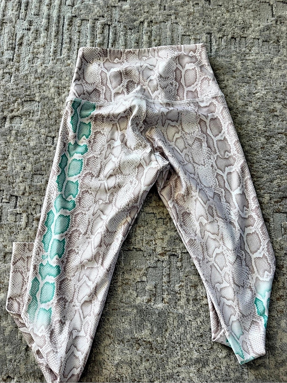 Aritzia Animal Print Leggings in Pink & White Size XS Like New